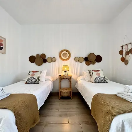 1 Bedroom With Fantastic Sea Views Apartment
